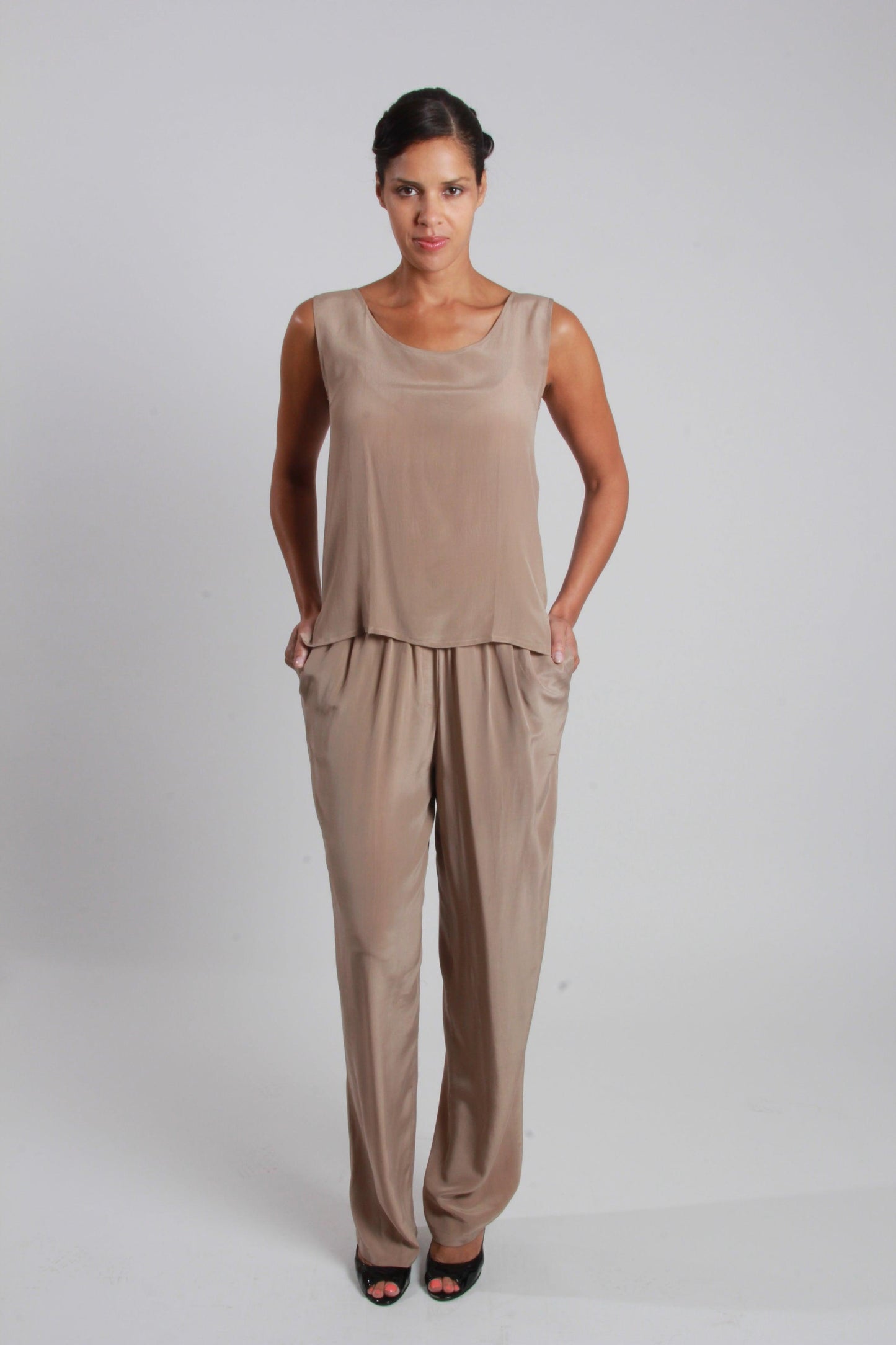 Luxurious and comfort-oriented design, 100% super silk fabric, and affordable price make this elegant silk set a perfect collection for your wardrobe